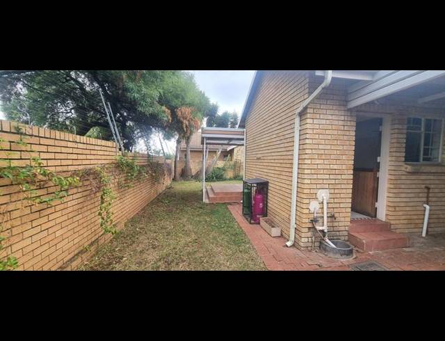 3 BEDROOM HOUSE FOR SALE IN THATCHFIELD